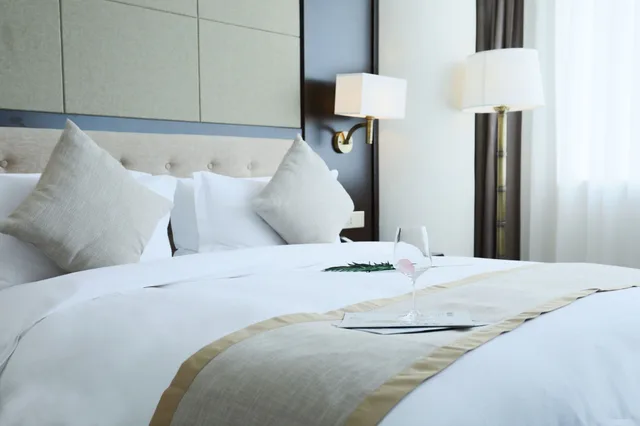 غرفة كومفورت بسرير كوين، Hundred Hotel 1/4