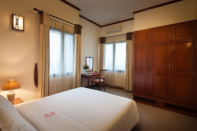 Deluxe, Twin Beds, CWD Hotel 1/7