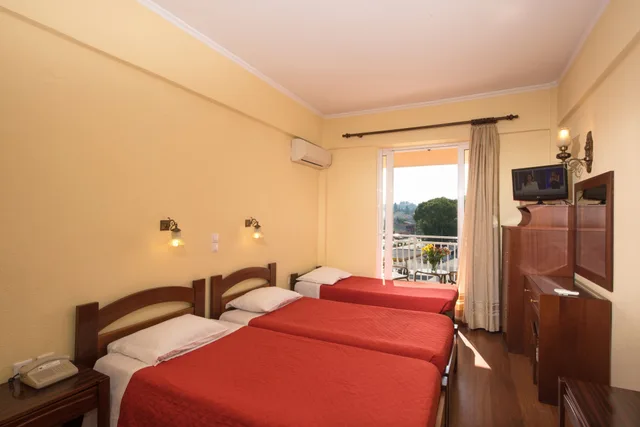 غرفة ثلاثية بسرير مزدوج وسرير فردي، Sunset Hotel Corfu 10/10