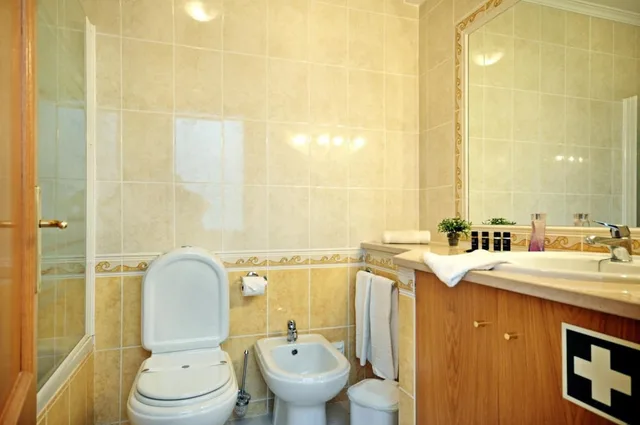 2 Bedrooms, Town House, Double and Twin Beds، Jardim Da Meia Praia 8/9