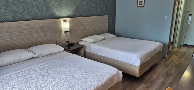 غرفة قياسية بسريرين كوين، Motel6 Niagara Falls, On - Near The Falls 1/10