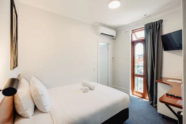 غرفة بسرير مزدوج بحمام خاص، Newtown Cozystays 7/10