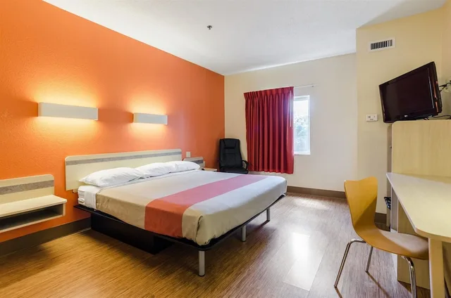 غرفة قياسية بسرير كينج لذوي الإعاقة، Motel6 Bristol, VA 2/10