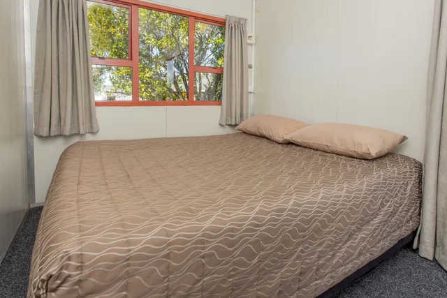 كابينة بسرير كوين وسرير فردي، Nelson City Motel And Holiday Park 1/2