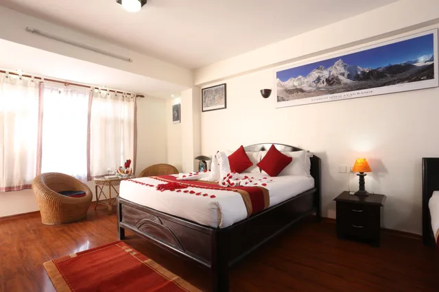 غرفة قياسية ثلاثية بثلاثة أسرّة، Thamel Eco Resort 1/4