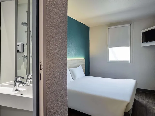 غرفة بسرير مزدوج بحمام خاص، Hotelf1 Paris Porte De Montreui 7/7