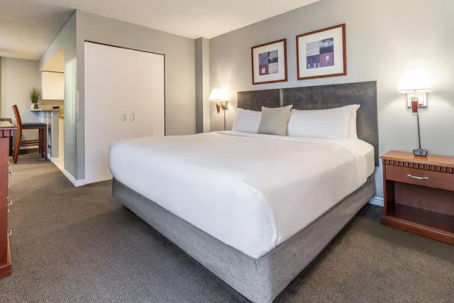 Junior Suite, King Bed, Hotel Saint Laurent Montreal 1/3