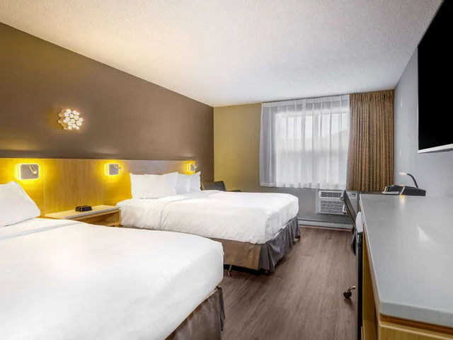 غرفة قياسية بسريرين كوين، Clarion Pointe Quebec Airport 3/5