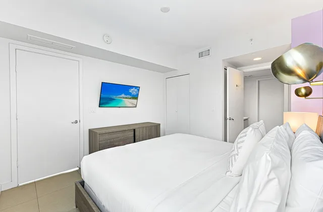 1 Bedroom, Apartment, 1 King and 1 Single Beds, City View, Sofa, Balcony, Dharma Home Suites Miami At Monte Carlo 4/10