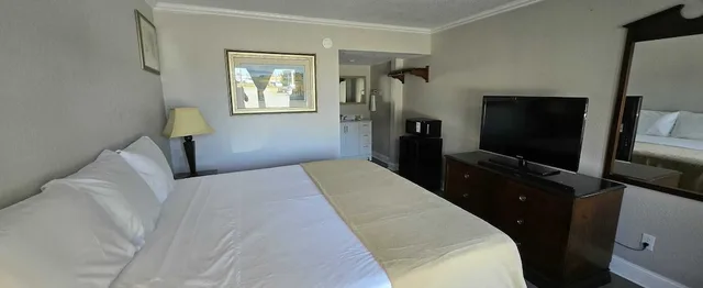 غرفة بسرير كينج للمدخنين، Riverside Inn & Suites by OYO Danville Ceaser Casino 2/10