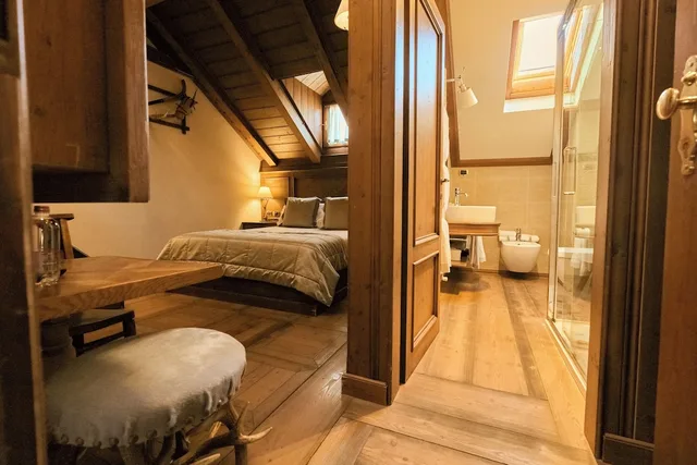 غرفة كومفورت فاخرة بسرير مزدوج وسريرين منفصلين، Ambra Cortina Luxury Fashion Boutique Hotel 7/10