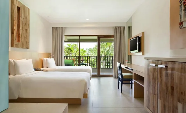 غرفة قياسية بسريرين منفصلين بإطلالة على الحديقة، HOLIDAY INN RESORT BARUNA BALI 2/7