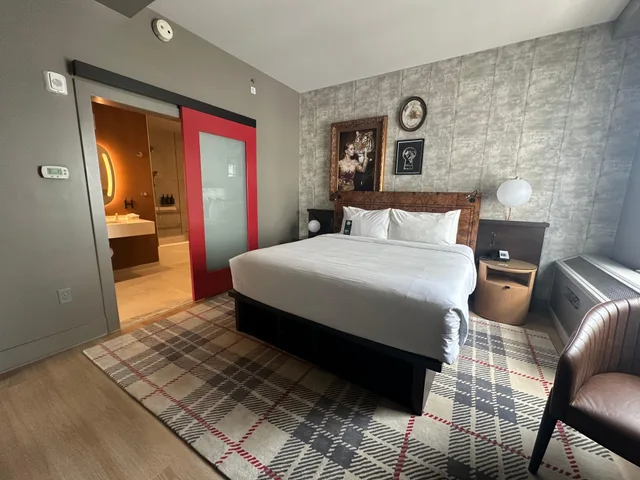 جناح بسرير كينج لذوي الإعاقة، Hotel Indigo Baton Rouge Downtown 2/8
