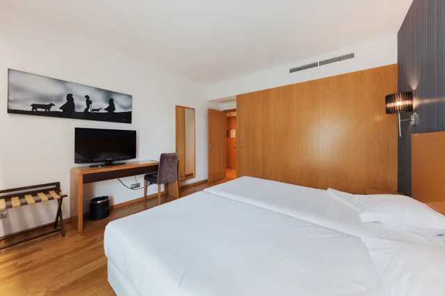 Suite, 1 Double and 3 Single Beds، Lux Fatima Park Hotel Suites And Residence 1/4