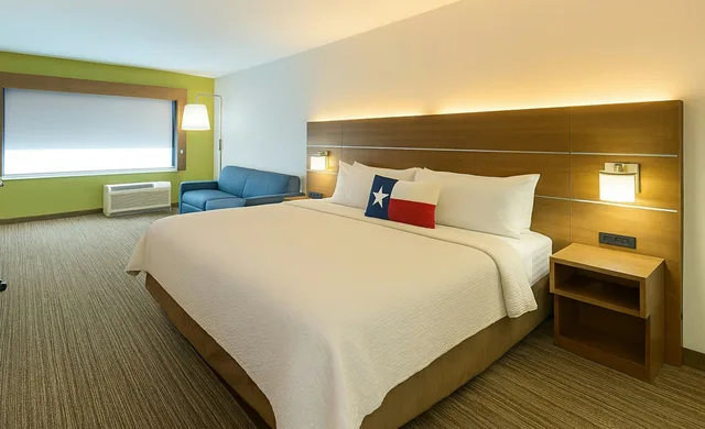 جناح بسرير كينج، Holiday Inn Express Suites Lindale 1/8