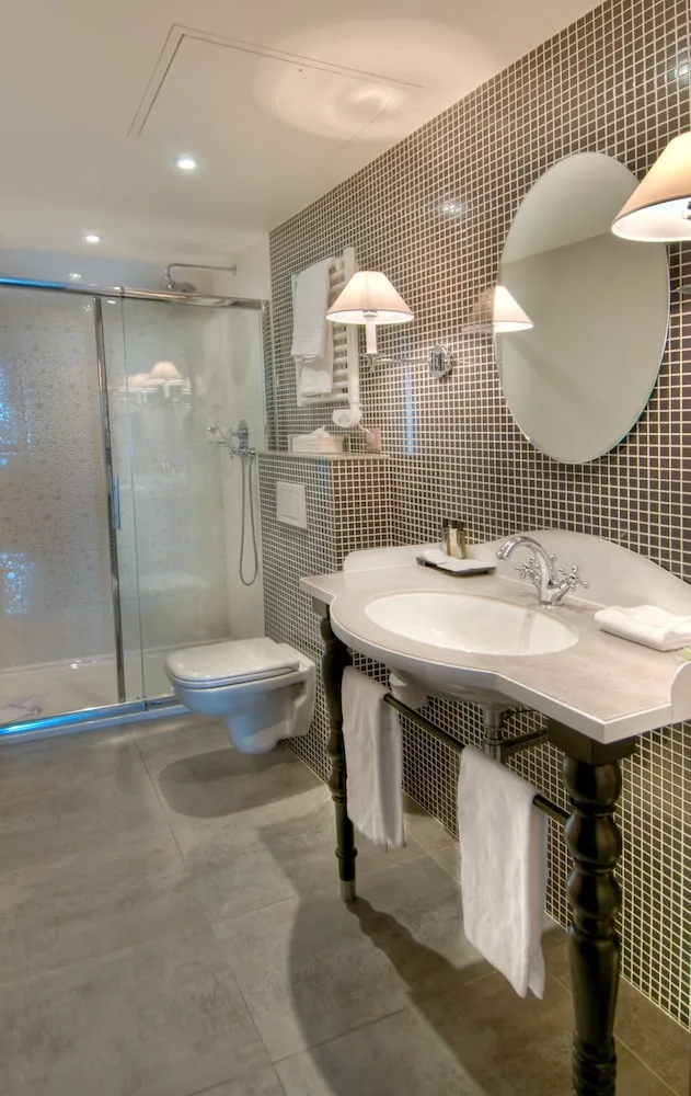 غرفة سوبيريور بسرير كينج، Hotel Fontaines Du Luxembourg 4/4