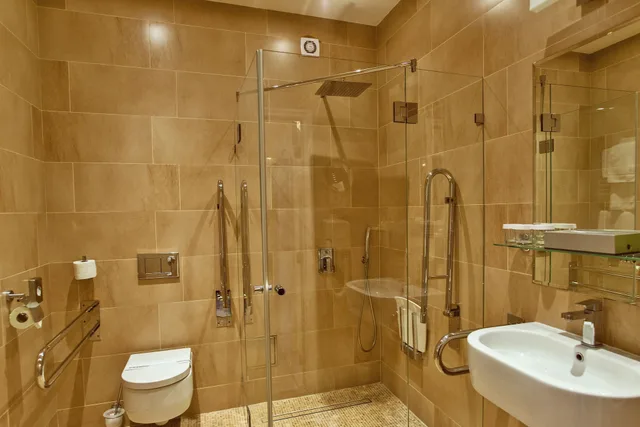 غرفة قياسية ثلاثية بسرير مزدوج وسرير فردي، Hotel Julian 2/4
