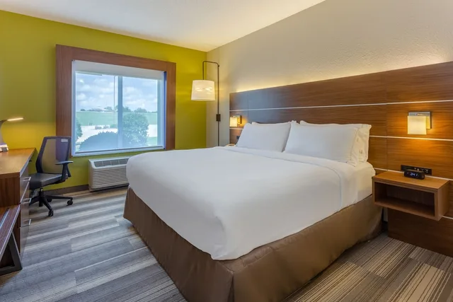 غرفة قياسية بسرير كينج لذوي الإعاقة، Holiday Inn Express Hotel And Suites Vandalia 2/10