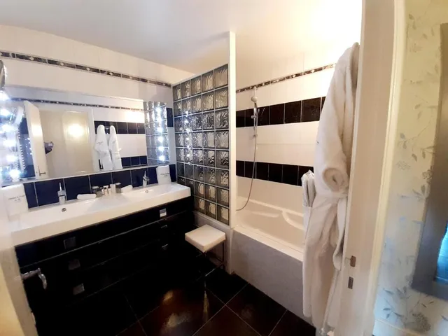 غرفة سوبيريور ديلوكس بشرفة في الطابق الأرضي، Auberge de Cassagne & Spa 2/2