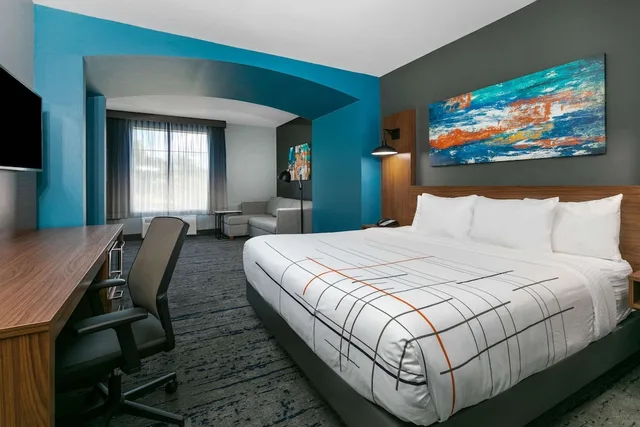 غرفة ديلوكس بسرير كينج لذوي الإعاقة، La Quinta Inn Suites Jacksonville 1/6