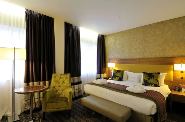 Deluxe, King Bed, Accessible, DoubleTree by Hilton London West End 1/5