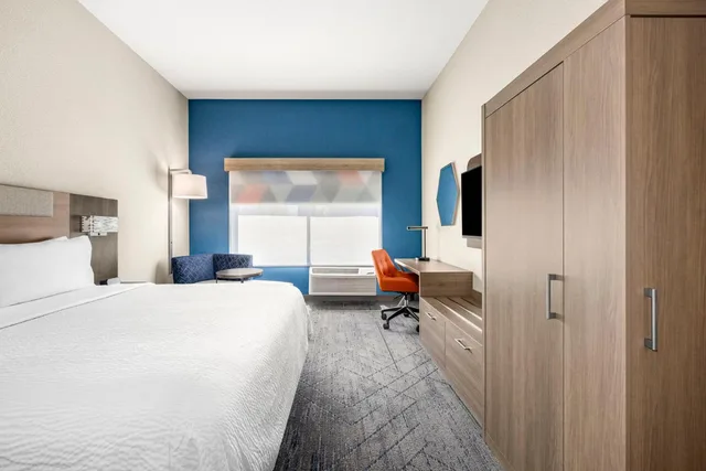 استوديو بسرير كينج بحوض استحمام لذوي الإعاقة، Holiday Inn Express & Suites - Phoenix West - Tolleson an IHG Hotel 2/4