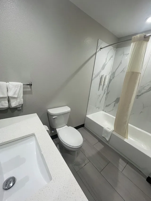 Efficiency, 2 Queen Beds، Clarion Pointe Fort Worth East - Arlington 2/2