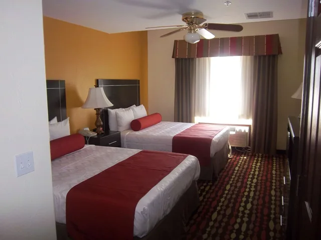 غرفة قياسية بسريرين كوين يُسمح فيها بالحيوانات الأليفة، Best Western Greentree Inn & Suites 4/6
