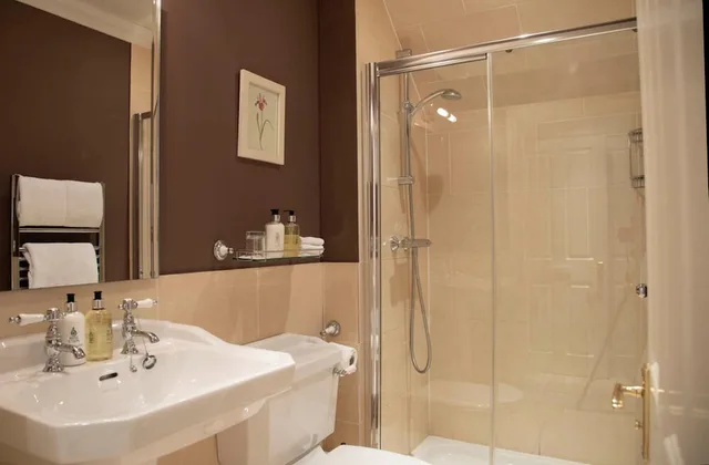 غرفة كلاسيكية بسرير كينج، Loch Ness Cottages 4/4