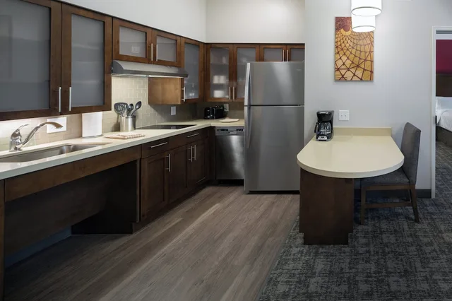 جناح بسرير كينج بغرفة نوم واحدة بمطبخ لذوي الإعاقة، Staybridge Suites Phoenix Biltmore Area 7/7