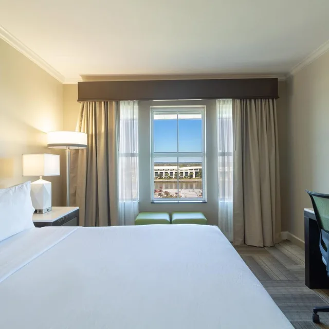 Superior, King Bed, Holiday Inn Express Savannah Historic District 4/10