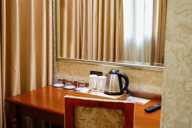 غرفة قياسية ثلاثية، Grand Hotel & Spa Tirana 5/5