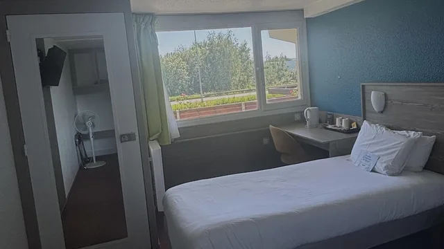 غرفة قياسية بسريرين منفصلين، Kyriad Cambrai 5/10