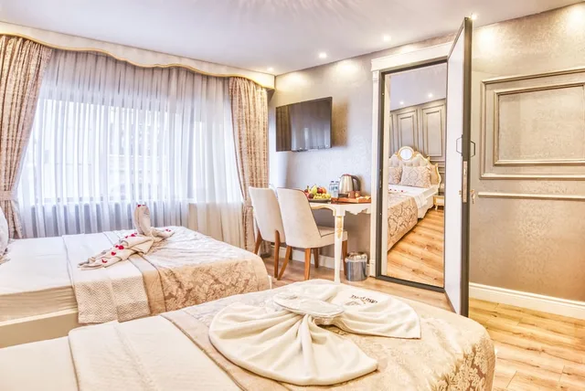 Family, 1 Single and 2 Queen Beds، Sirkeci Ersu Hotel 10/10