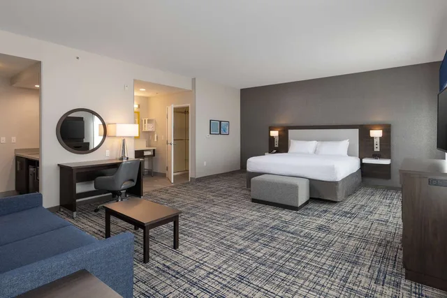 جناح استوديو بسرير كينج بحوض جاكوزي، Hampton Inn Suites Manteca 2/5