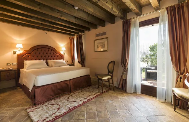 غرفة بسرير مزدوج بإطلالة على الحديقة، Hotel Villa Barbarich 1/2