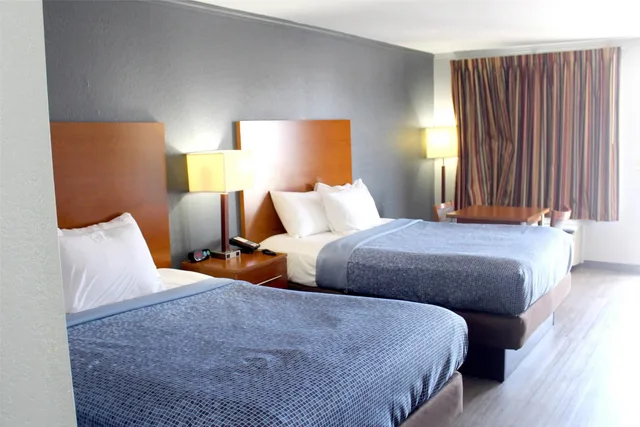 غرفة بسريرين كوين للمدخنين، Econo Lodge Franklin South KY 5/10