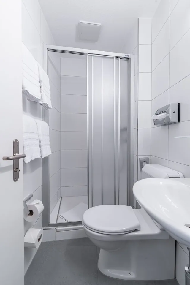 غرفة قياسية رباعية بسريرين كوين، Stern (Hotel und Restaurant STERN Luzern) 7/7