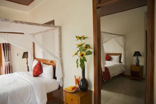 جناح عائلي بسرير كوين وسريرين منفصلين بإطلالة على المسبح بغرفتي نوم، Phong Nha Lake House 6/10