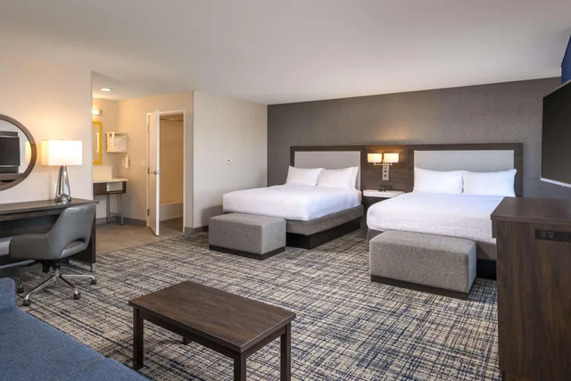 جناح بسريرين كوين، Hampton Inn Suites Manteca 3/9