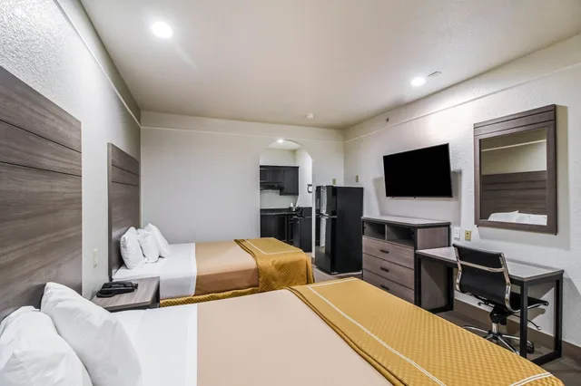 غرفة قياسية بسرير كينج، Scottish Inn Suites Baytown 1/3