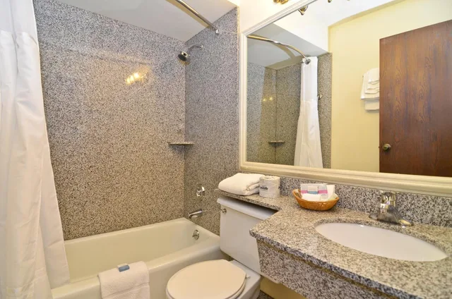 Room, King Bed, Hot Tub, Best Western Falcon Plaza 10/10
