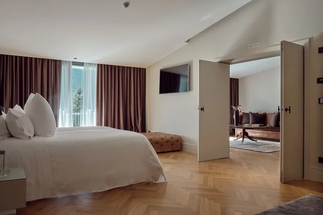 Grand, Suite, King Bed, Andorra Park 1/2