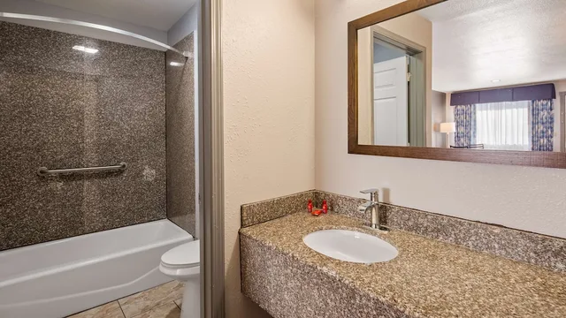 غرفة قياسية بسرير كينج للمدخنين، SureStay Plus Hotel by Best Western Hammond 4/4