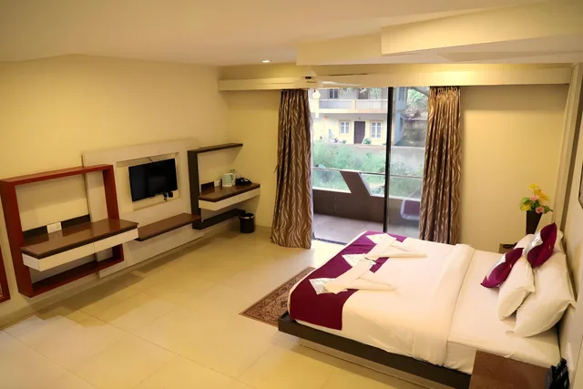 Grand, Premier, King Bed, Balcony, Bathtub, Grandeur De Sanchi 1/1