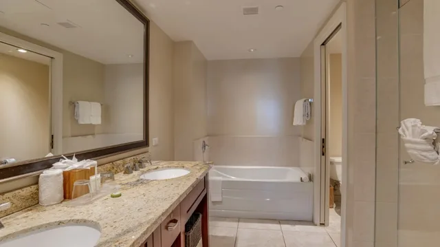 غرفة بغرفتي نوم بإطلالة جزئية على البحر، OUTRIGGER Honua Kai Resort & Spa 6/8