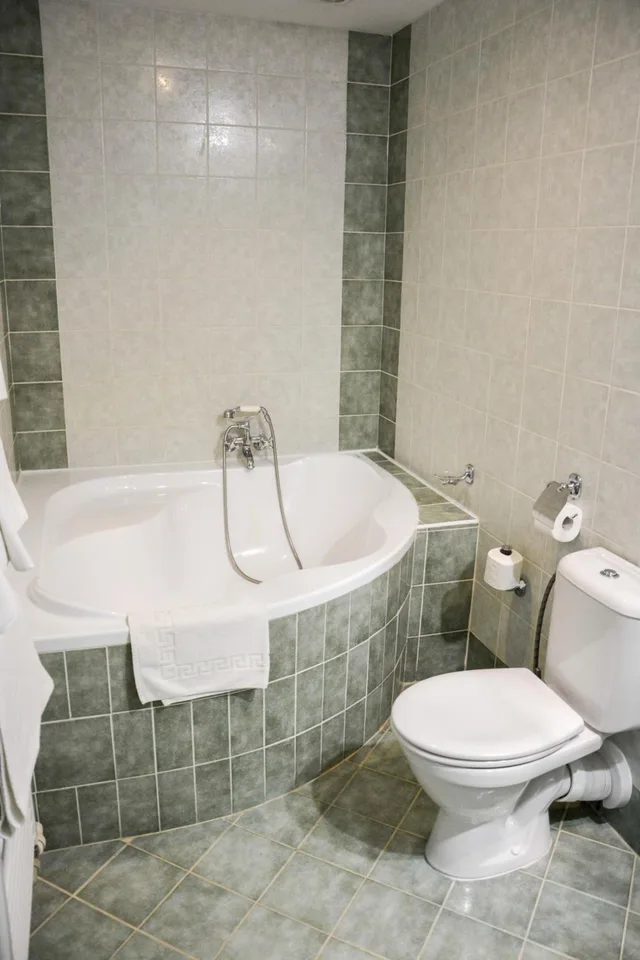 جناح، Hotel Praha Liberec 8/10