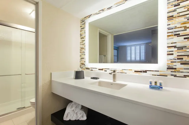غرفة بسرير مزدوج، Fairfield Inn And Suites Key West 2/2