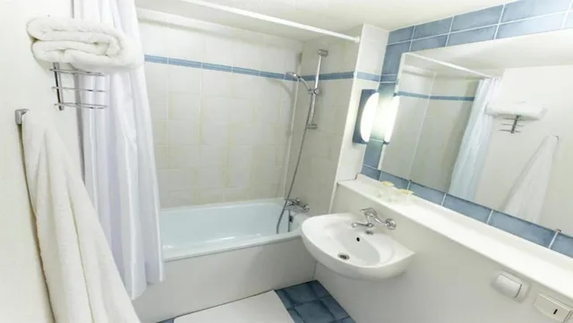 غرفة قياسية بسرير مزدوج، CAMPANILE PERPIGNAN SUD 8/10