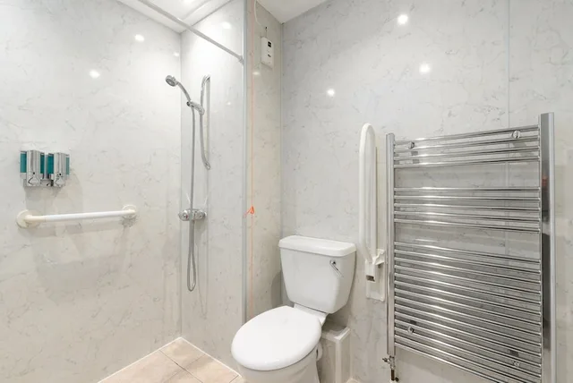 غرفة عائلية بسرير مزدوج وسرير فردي لذوي الإعاقة، Windermere Manor 7/7